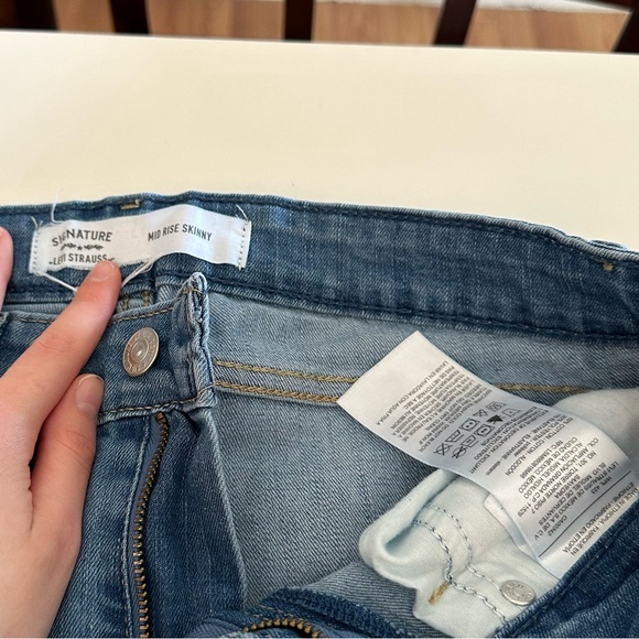 Levi’s - Picture 4 of 5